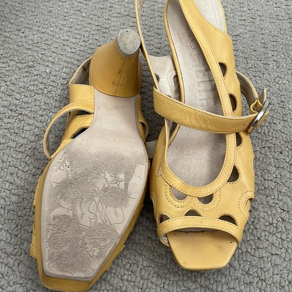 Sz 38 yellow platform heel - Picture 3 of 5